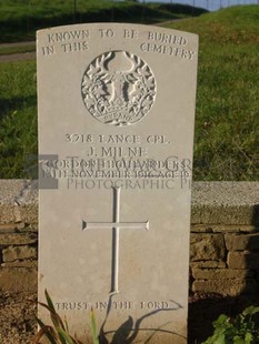 Y RAVINE CEMETERY, BEAUMONT-HAMEL - MILNE, J