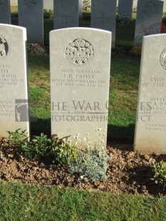 Y RAVINE CEMETERY, BEAUMONT-HAMEL - MOON, T