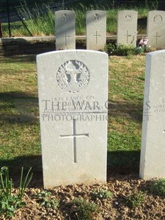 Y RAVINE CEMETERY, BEAUMONT-HAMEL - MUNDIE, C