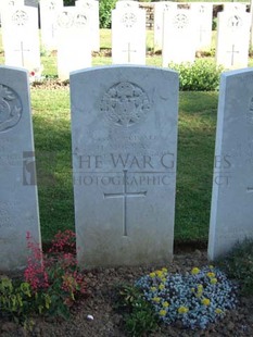 Y RAVINE CEMETERY, BEAUMONT-HAMEL - MURRAY, H