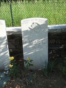 Y RAVINE CEMETERY, BEAUMONT-HAMEL - PATERSON, A M C L