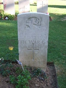 Y RAVINE CEMETERY, BEAUMONT-HAMEL - PORTER, ARCHIBALD HAROLD