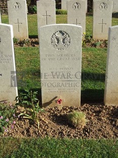 Y RAVINE CEMETERY, BEAUMONT-HAMEL - REID, W W