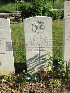 Y RAVINE CEMETERY, BEAUMONT-HAMEL - ROBERTSON, CHARLES