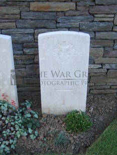 Y RAVINE CEMETERY, BEAUMONT-HAMEL - ROBERTSON, J