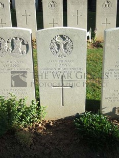 Y RAVINE CEMETERY, BEAUMONT-HAMEL - ROSS, J