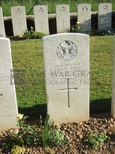 Y RAVINE CEMETERY, BEAUMONT-HAMEL - ROYLANCE, G