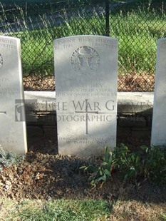 Y RAVINE CEMETERY, BEAUMONT-HAMEL - STOREY, R B