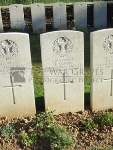 Y RAVINE CEMETERY, BEAUMONT-HAMEL - SYMON, LEWIS