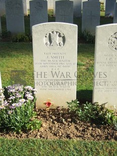 Y RAVINE CEMETERY, BEAUMONT-HAMEL - THAYNE, J