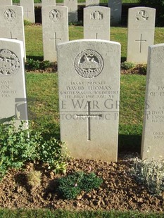 Y RAVINE CEMETERY, BEAUMONT-HAMEL - THOMAS, DAVID