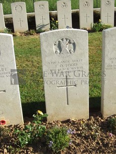 Y RAVINE CEMETERY, BEAUMONT-HAMEL - TODD, J D