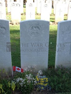 Y RAVINE CEMETERY, BEAUMONT-HAMEL - TURNER, W T