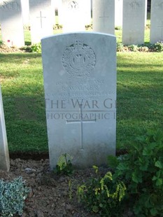 Y RAVINE CEMETERY, BEAUMONT-HAMEL - WALKER, RONALD