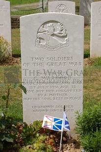 Y RAVINE CEMETERY, BEAUMONT-HAMEL - WARFORD, GARLAND