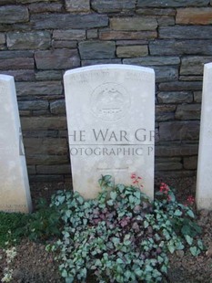 Y RAVINE CEMETERY, BEAUMONT-HAMEL - YALDEN, L