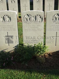 Y RAVINE CEMETERY, BEAUMONT-HAMEL - YOUNG, JAMES