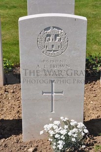 MONT HUON MILITARY CEMETERY, LE TREPORT - BROWN, A L