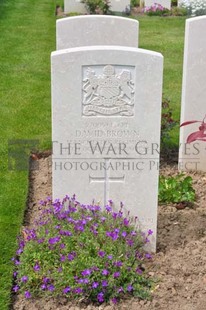 MONT HUON MILITARY CEMETERY, LE TREPORT - BROWN, DAVID