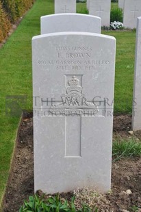 MONT HUON MILITARY CEMETERY, LE TREPORT - BROWN, FRANK