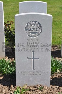 MONT HUON MILITARY CEMETERY, LE TREPORT - CLIFT, HARRY