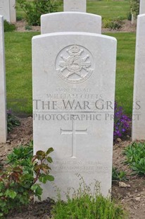 MONT HUON MILITARY CEMETERY, LE TREPORT - CUTTS, WILLIAM