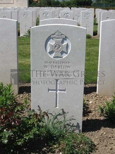 MONT HUON MILITARY CEMETERY, LE TREPORT - DARLOW, W