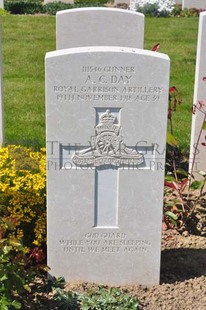 MONT HUON MILITARY CEMETERY, LE TREPORT - DAY, ALBERT CHARLES