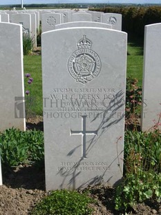 MONT HUON MILITARY CEMETERY, LE TREPORT - DEEKS, WILLIAM HENRY CHARLES