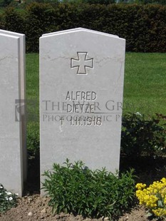 MONT HUON MILITARY CEMETERY, LE TREPORT - DIETZE, ALFRED