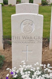 MONT HUON MILITARY CEMETERY, LE TREPORT - DUTHIE, G S