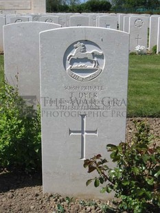 MONT HUON MILITARY CEMETERY, LE TREPORT - DYER, T