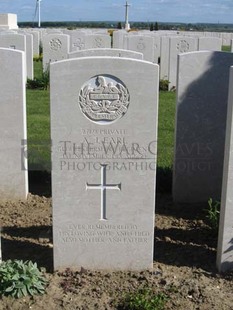 MONT HUON MILITARY CEMETERY, LE TREPORT - EARL, ALFRED JOHN