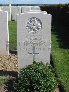 MONT HUON MILITARY CEMETERY, LE TREPORT - EARLEY, N