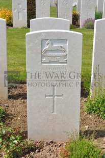 MONT HUON MILITARY CEMETERY, LE TREPORT - EASTWELL, H T