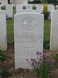 MONT HUON MILITARY CEMETERY, LE TREPORT - EATON, WILLIAM HERBERT