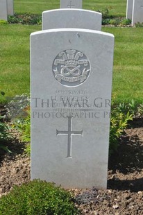 MONT HUON MILITARY CEMETERY, LE TREPORT - EDGELEY, H