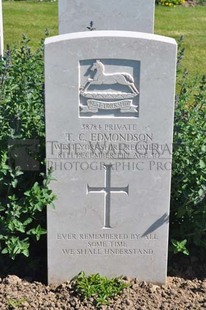 MONT HUON MILITARY CEMETERY, LE TREPORT - EDMONDSON, T C