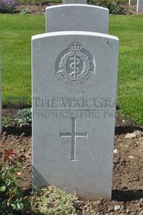 MONT HUON MILITARY CEMETERY, LE TREPORT - EDWARDS, ALFRED CECIL