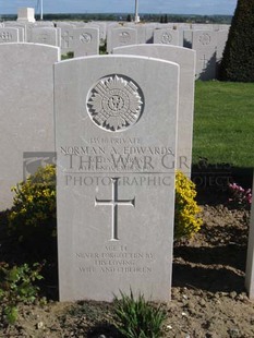 MONT HUON MILITARY CEMETERY, LE TREPORT - EDWARDS, NORMAN ALBERT