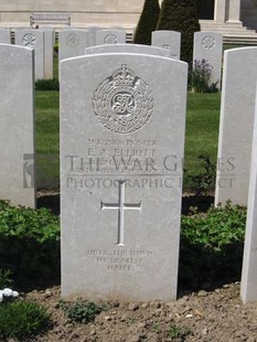 MONT HUON MILITARY CEMETERY, LE TREPORT - ELLIOTT, EDGAR ALBERT