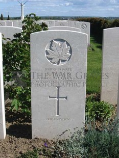 MONT HUON MILITARY CEMETERY, LE TREPORT - ELLIS, RICHARD DOYLE