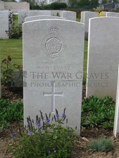 MONT HUON MILITARY CEMETERY, LE TREPORT - EVANS, W W