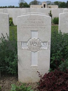 MONT HUON MILITARY CEMETERY, LE TREPORT - FAULKNER, N