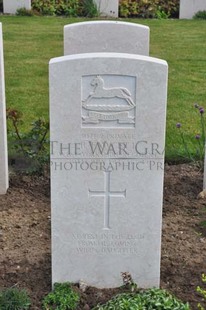 MONT HUON MILITARY CEMETERY, LE TREPORT - FAWCETT, B