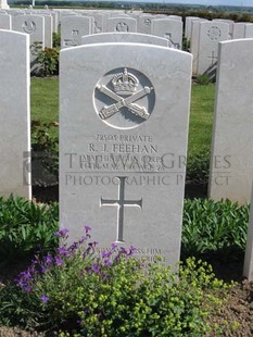 MONT HUON MILITARY CEMETERY, LE TREPORT - FEEHAN, RICHARD JOSEPH