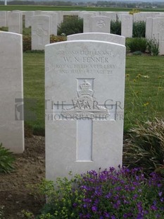 MONT HUON MILITARY CEMETERY, LE TREPORT - FENNER, WALTER NOEL