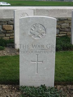 MONT HUON MILITARY CEMETERY, LE TREPORT - FERRIS, JAMES