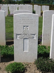 MONT HUON MILITARY CEMETERY, LE TREPORT - FOOTMAN, A