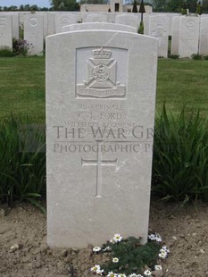 MONT HUON MILITARY CEMETERY, LE TREPORT - FORD, C T